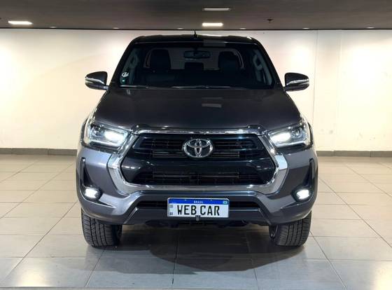 TOYOTA HILUX 2.8 D-4D TURBO DIESEL CD SRV 4X4 AUTOMÁTICO